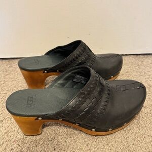 UGG Australia Vivica Women's Black Leather Clogs Size 6